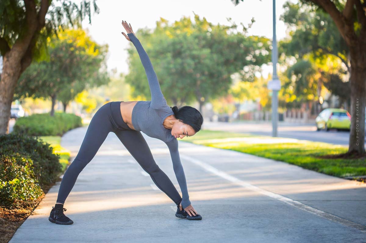dehnen-home workout-training-sport-sportkleidung-model-beauty guide