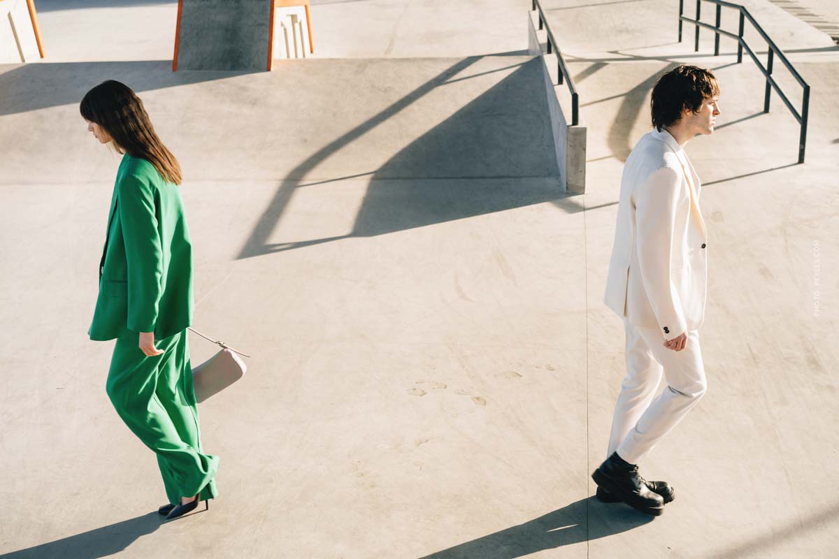 fashion-brand-zara-videos-two-people-in-oversized-suits-different-colours-stylish