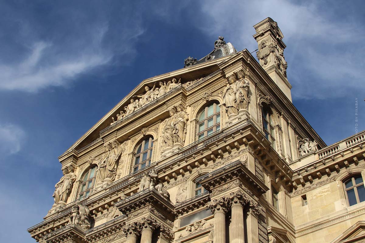 fashion week-paris-louvre-museum-himmel-gebäude-mode-marke-designer