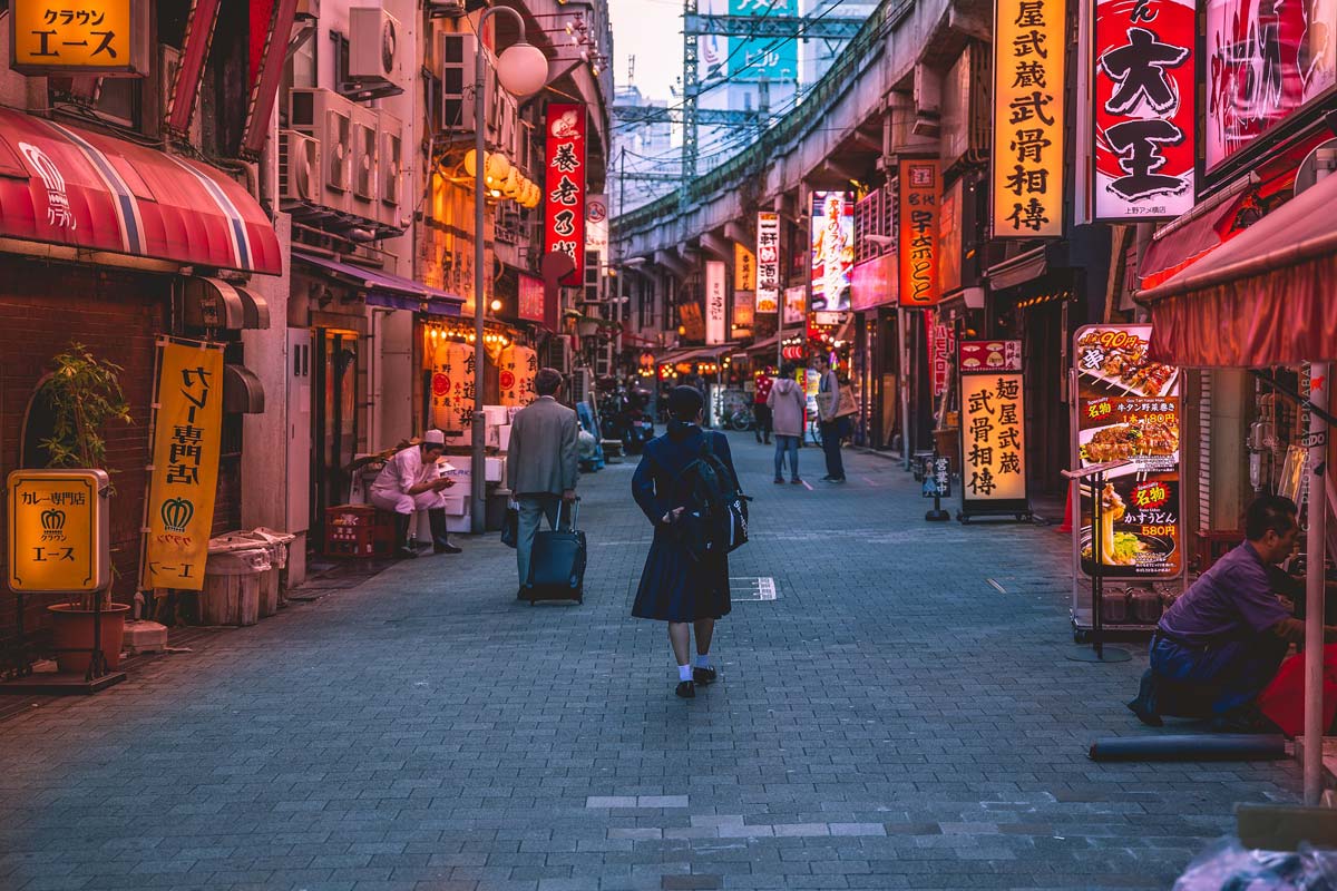 fashion week-tokio-termine-mode-designer-marke-frau-lichter-straße