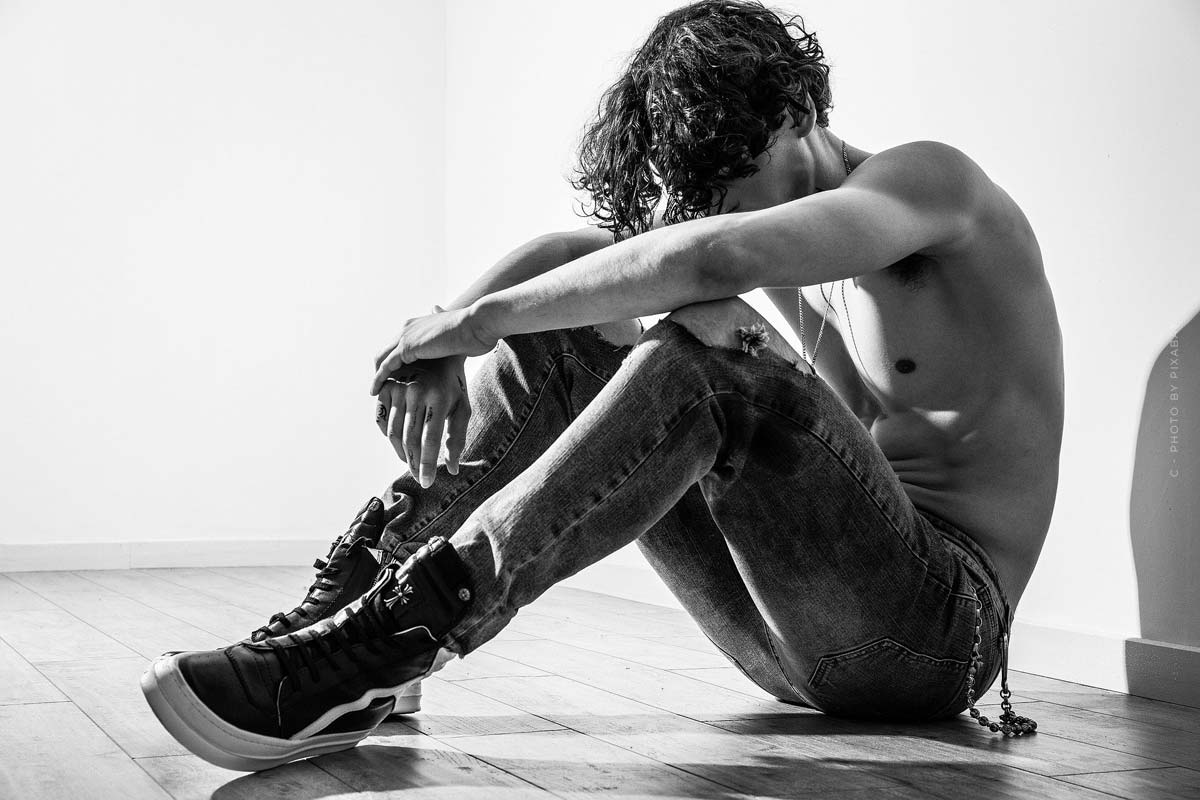 RafSimons-Jeans-Model-Sneaker-Black-White-Designer-Herrenmode-Luxusmode