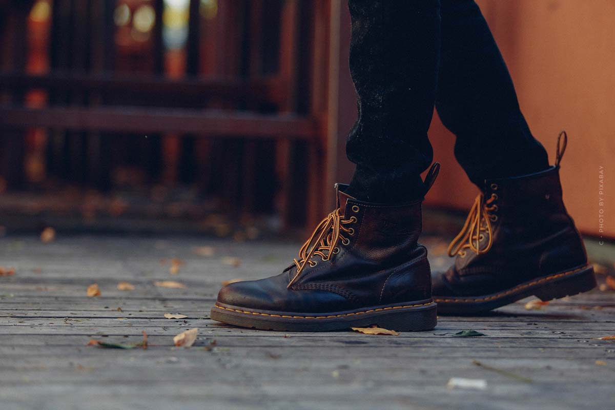 steifel-schuhe-boots-man-dunkel