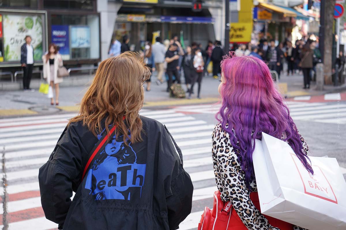 urban outfitters-mode-marke-designer-street style-freundinnen-stadt-shoppen-einkaufen