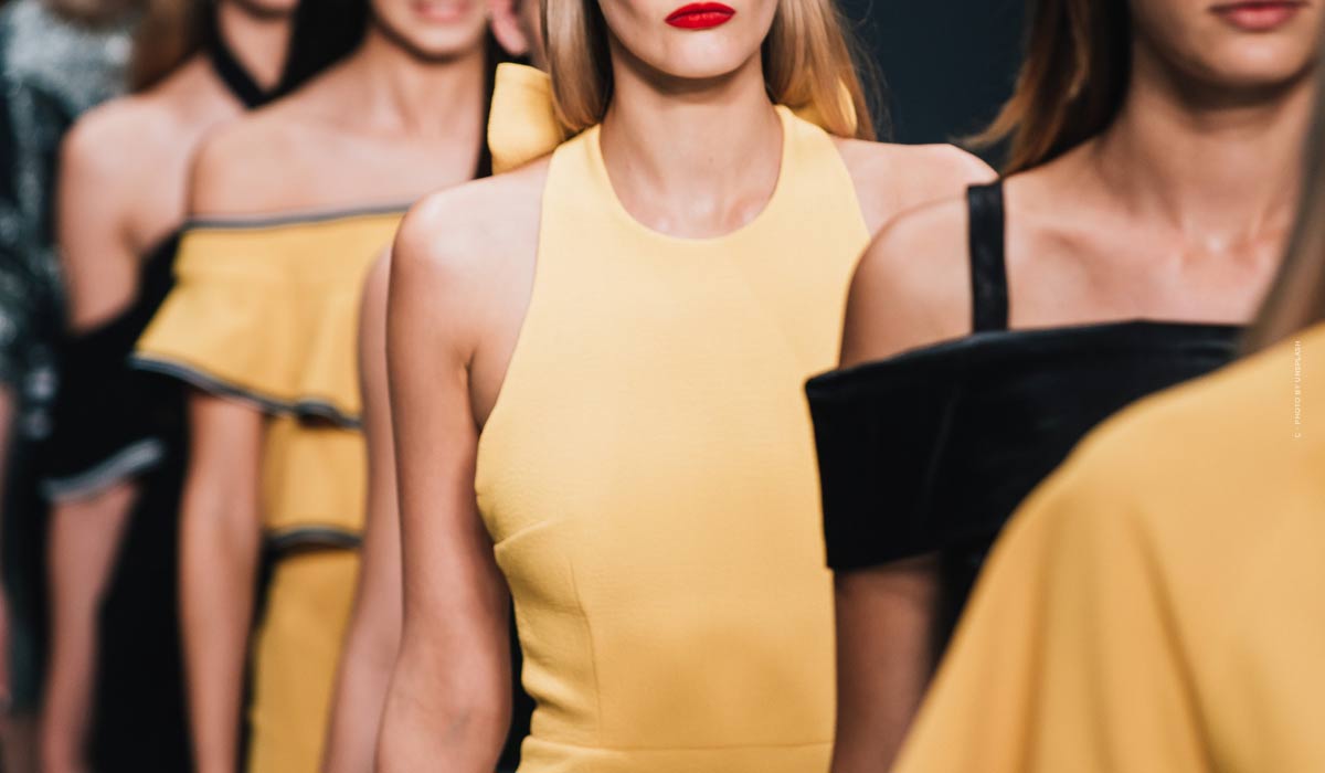 Versacec-haute-couture-ready-to-wear-runway-fashion-commercials-models-show